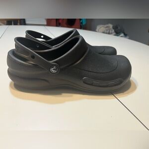 CROCS men’s 11 closed toe solid black slide on slides